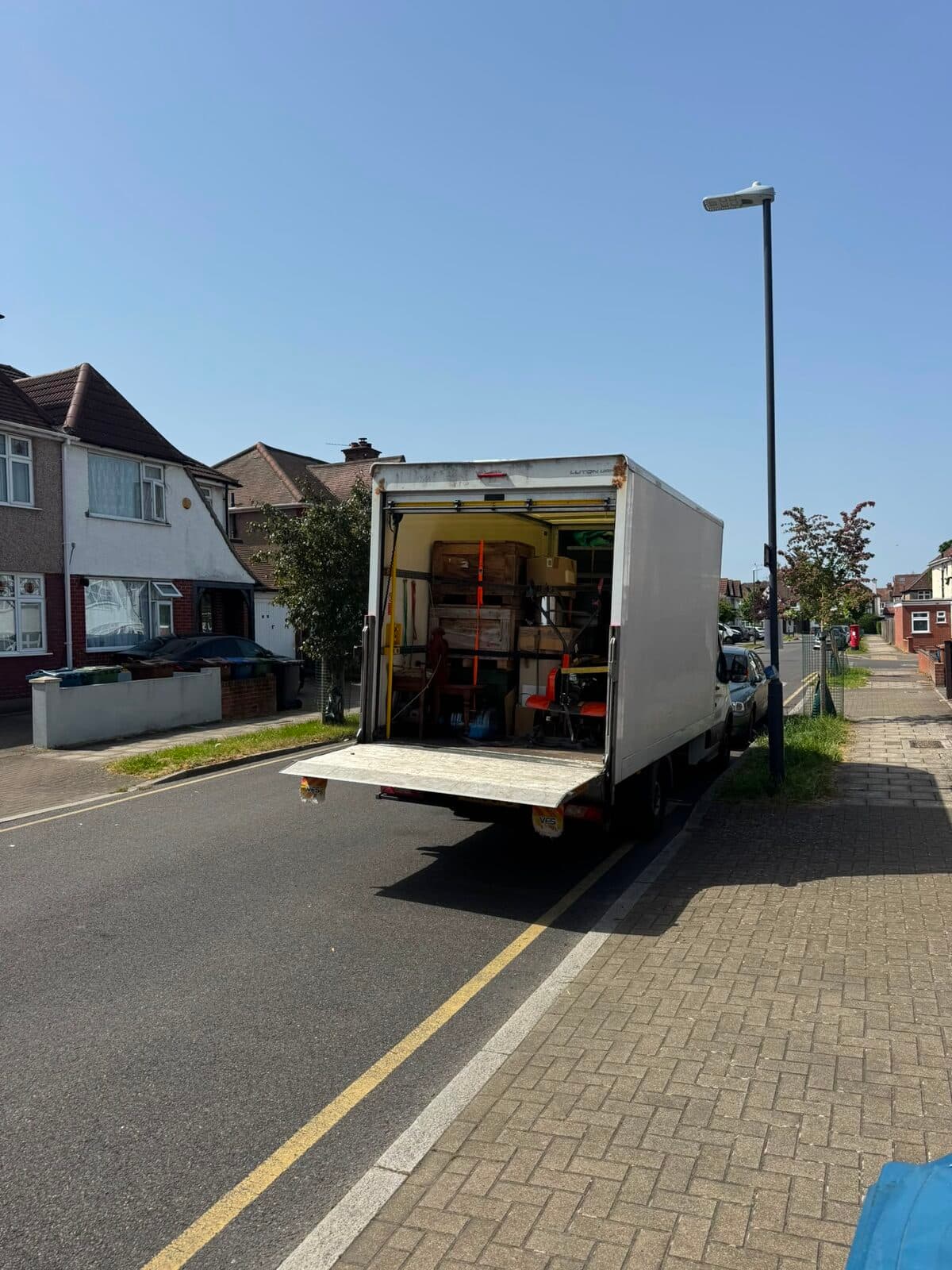 RayMovals crew arriving to begin a house move in Luton